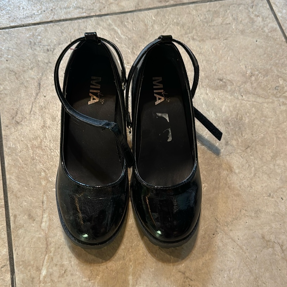 Black dress shoes